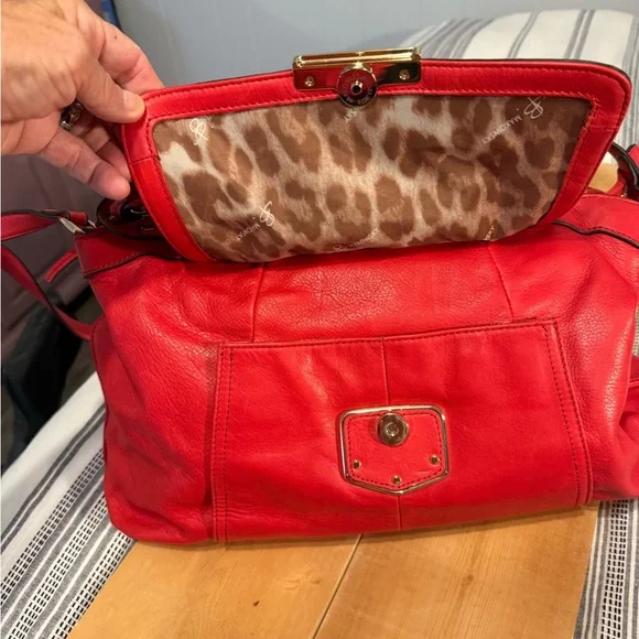 B. Makowsky Bold Red Leather Shoulder Bag - Picture 2 of 4
